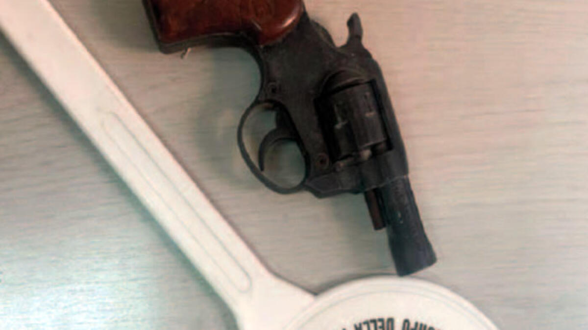 Maltrattamenti in famiglia con la pistola - 