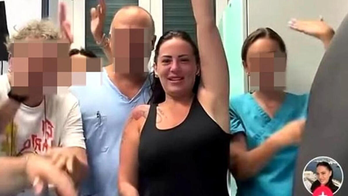 I medici ballano con la Tiktoker, esplode la bufera - 