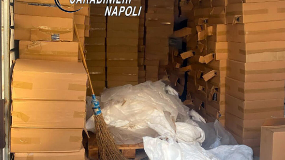 Il grande ritorno del contrabbando: sequestrate 155 casse piene di sigarette - 