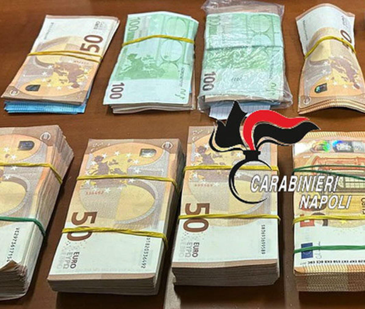 Coppia con 100mila euro in casa - 