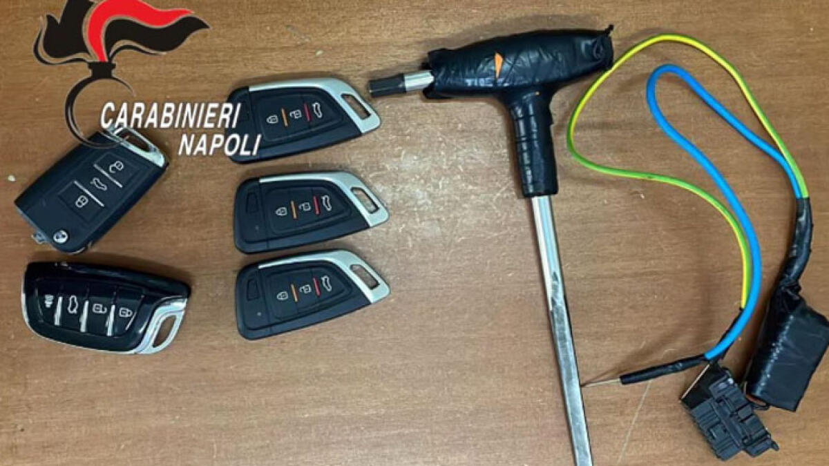 Scoperto il kit del ladro, auto rubate in pochi minuti nel centro commerciale - 