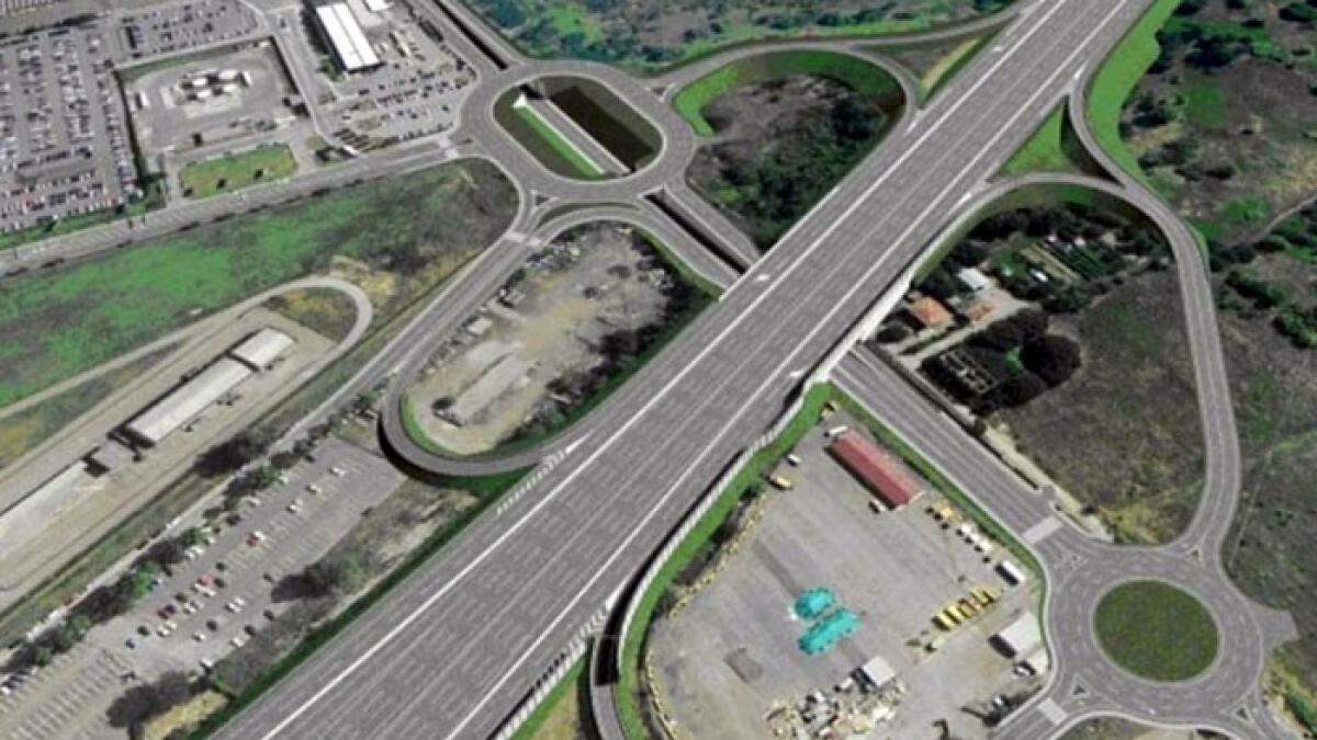 Giovane mamma si lancia dal cavalcavia dell'Asse Mediano - 