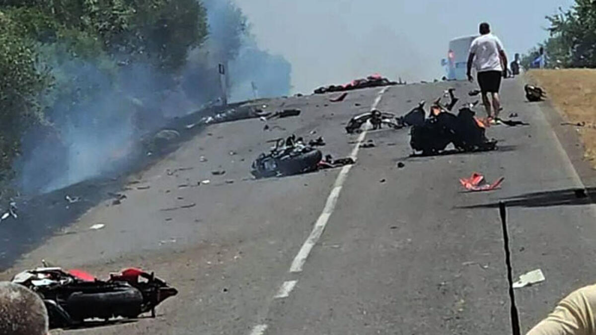 Incidente con tre morti e due feriti provoca un grave incendio - 