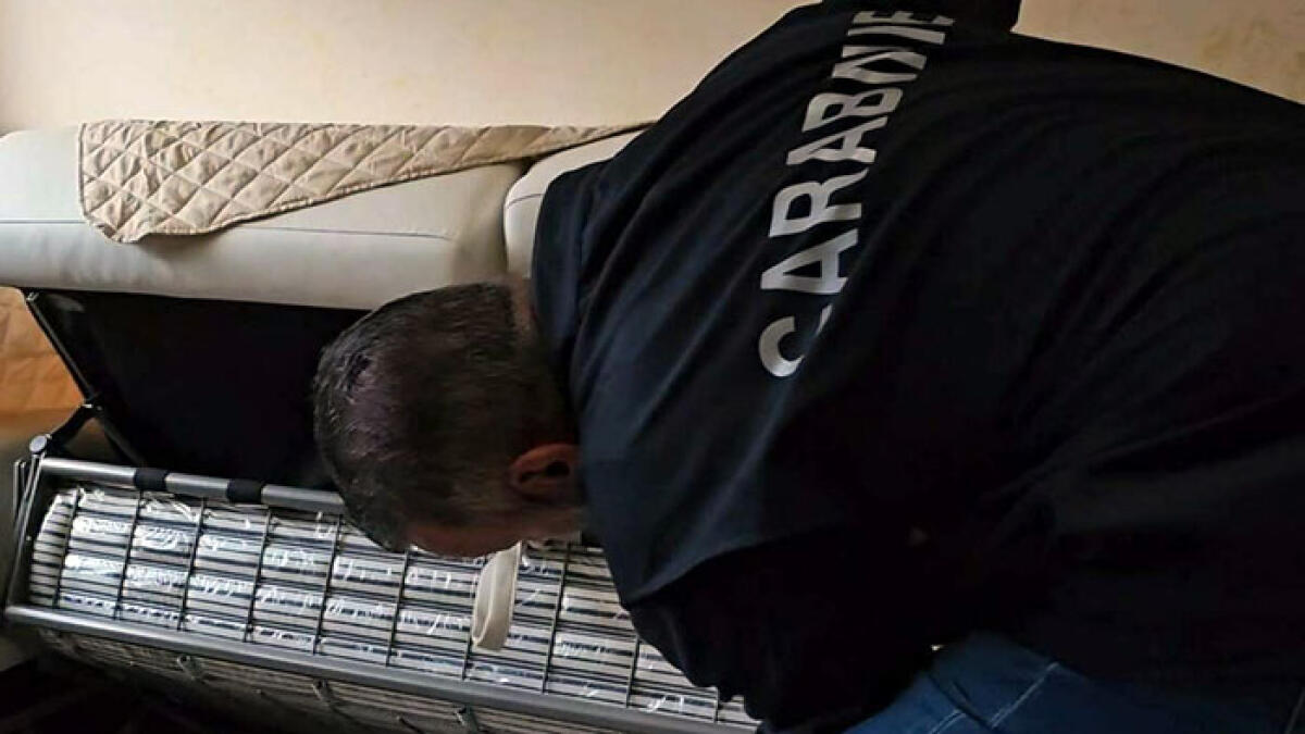 Pistole nascoste sotto al materasso - 