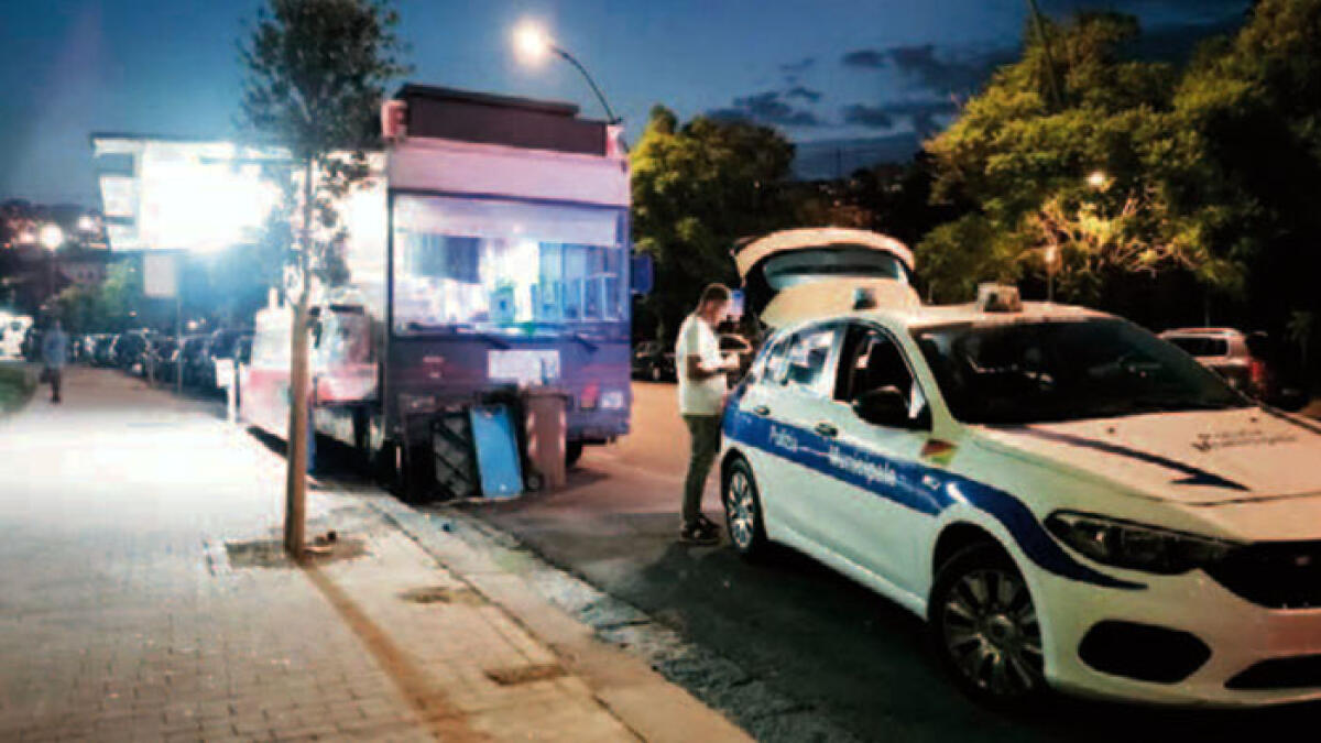 Sequestrati 6 camioncini dei panini - 