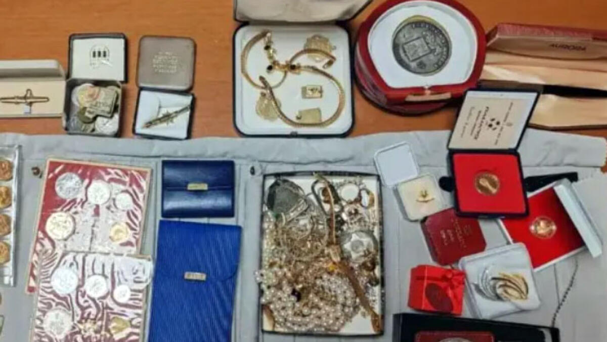 Portano via 70mila euro di gioielli ad una nonnina - 