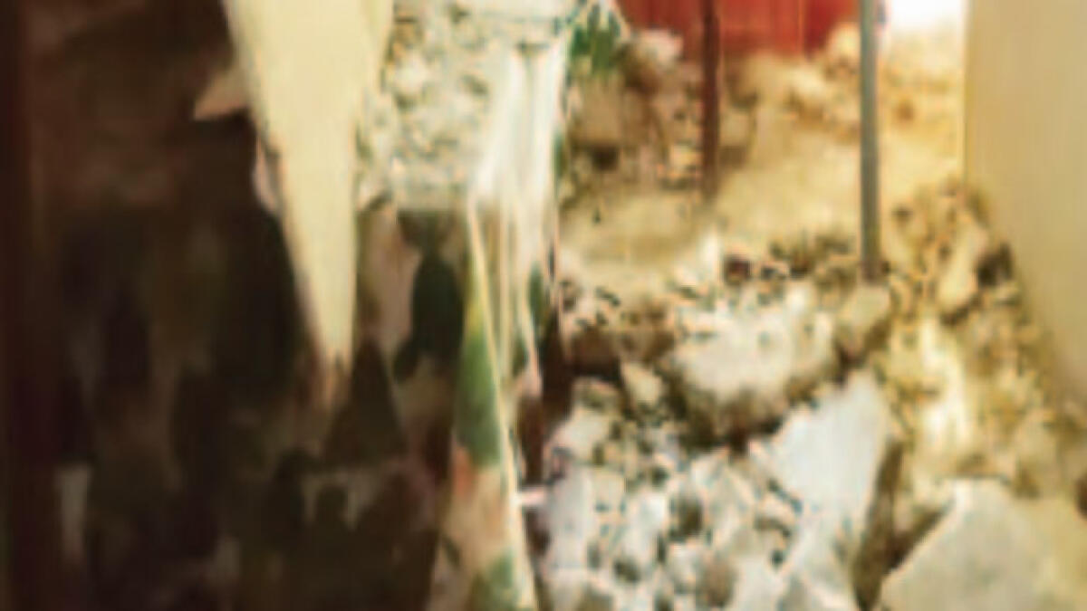 Crolla solaio di una casa, tutto sequestrato - 