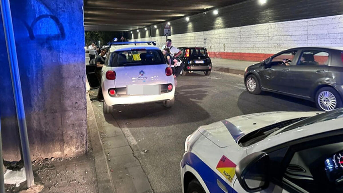 Frontale sotto al ponte della Circum, donna incinta in ospedale - 