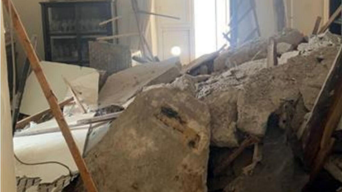 Crolla il solaio in casa, continua l'emergenza - 