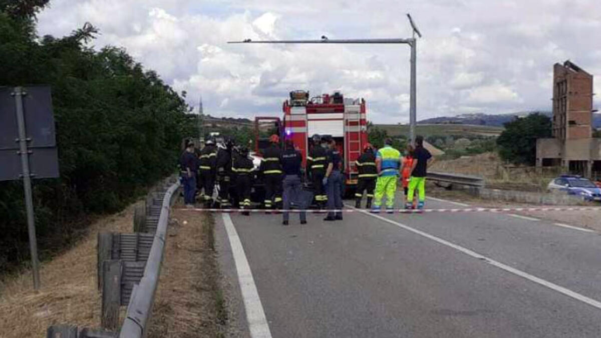 Auto contro camion sulla Statale, c'è un morto - 