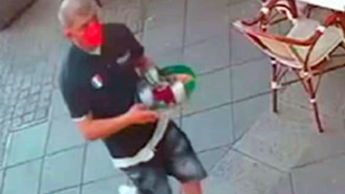 Ecco come il ladro del latte di mandorla preparava gli intrugli - 