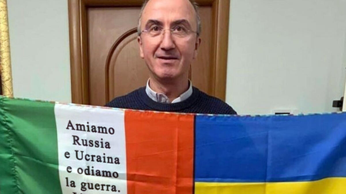 L'ex parroco innamorato fa cadere il sindaco - 