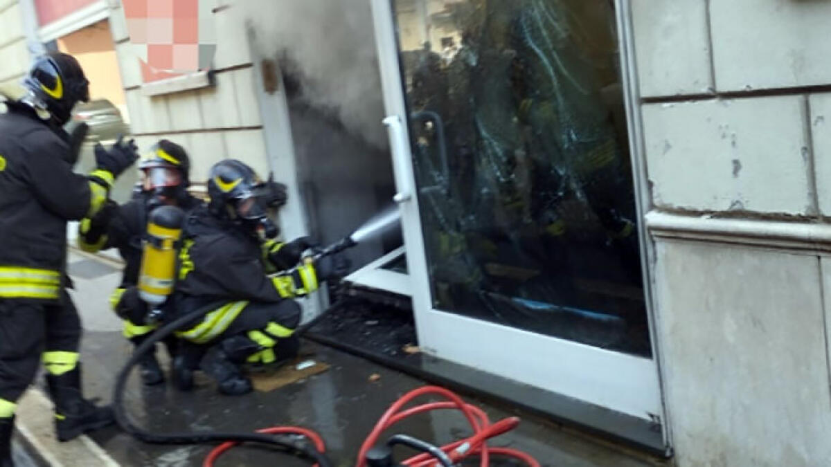 Incendio distrugge negozio - 