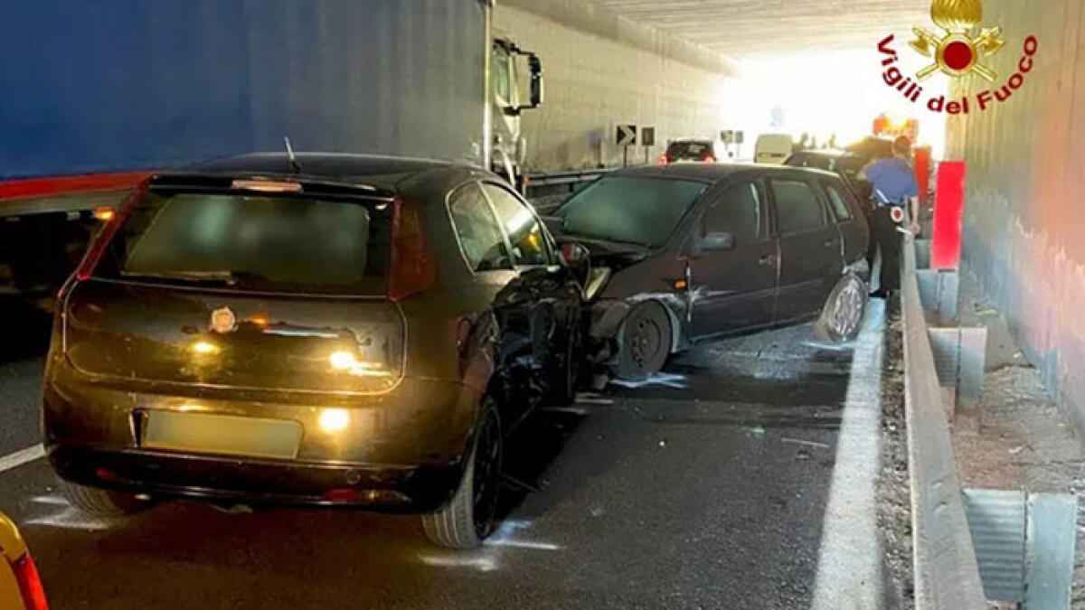 Tre auto si scontrano sulla Statale - 