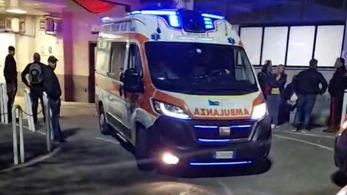 Finisce contro un palo della luce, muore 23enne - 