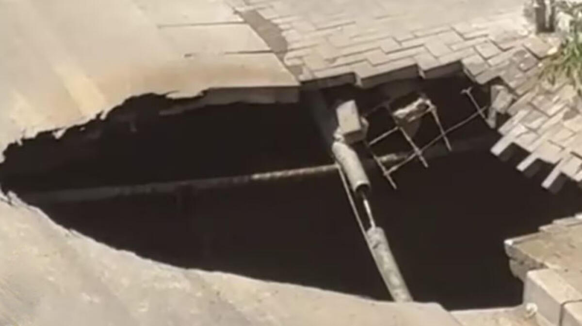 Si apre una voragine di 30 metri - 