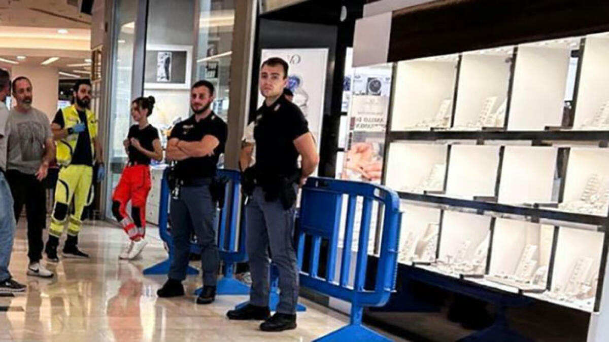 Rapina e spari al centro commerciale: bottino da 200mila euro - 