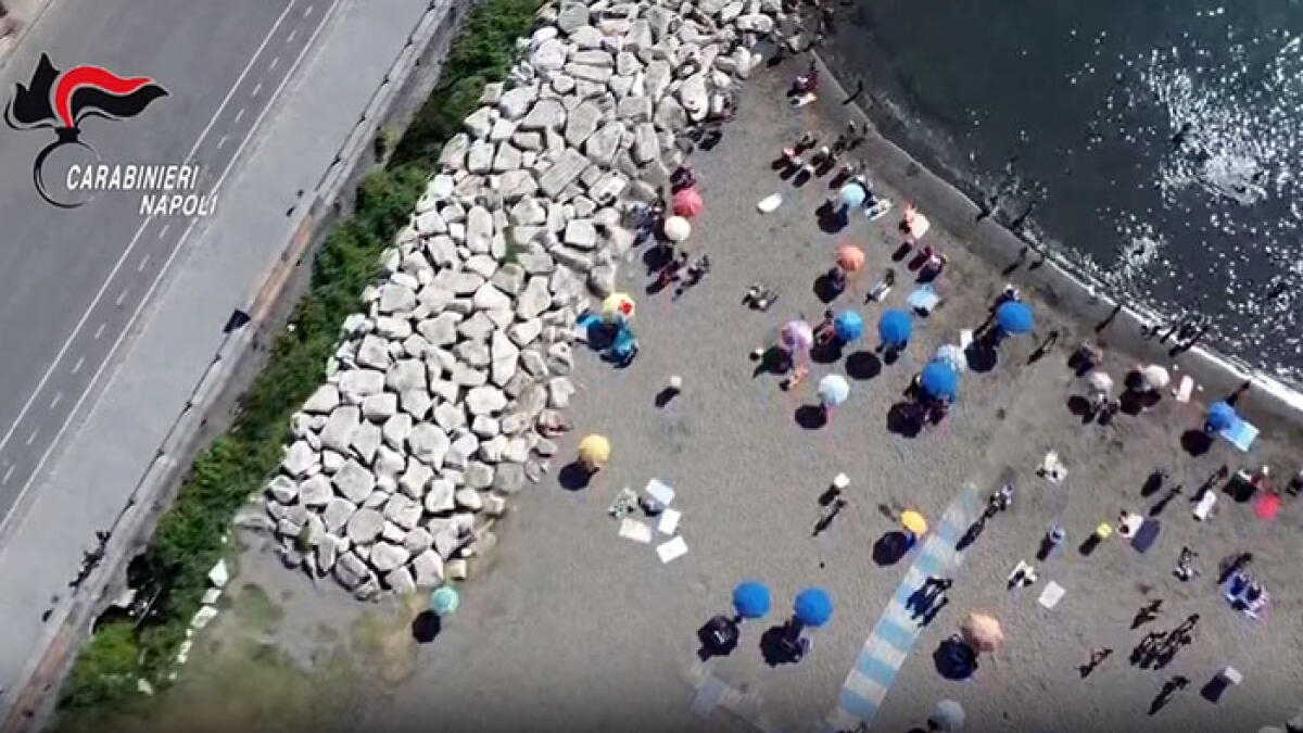 Ombrelloni e lettini abusivi in spiaggia: tutti denunciati - 