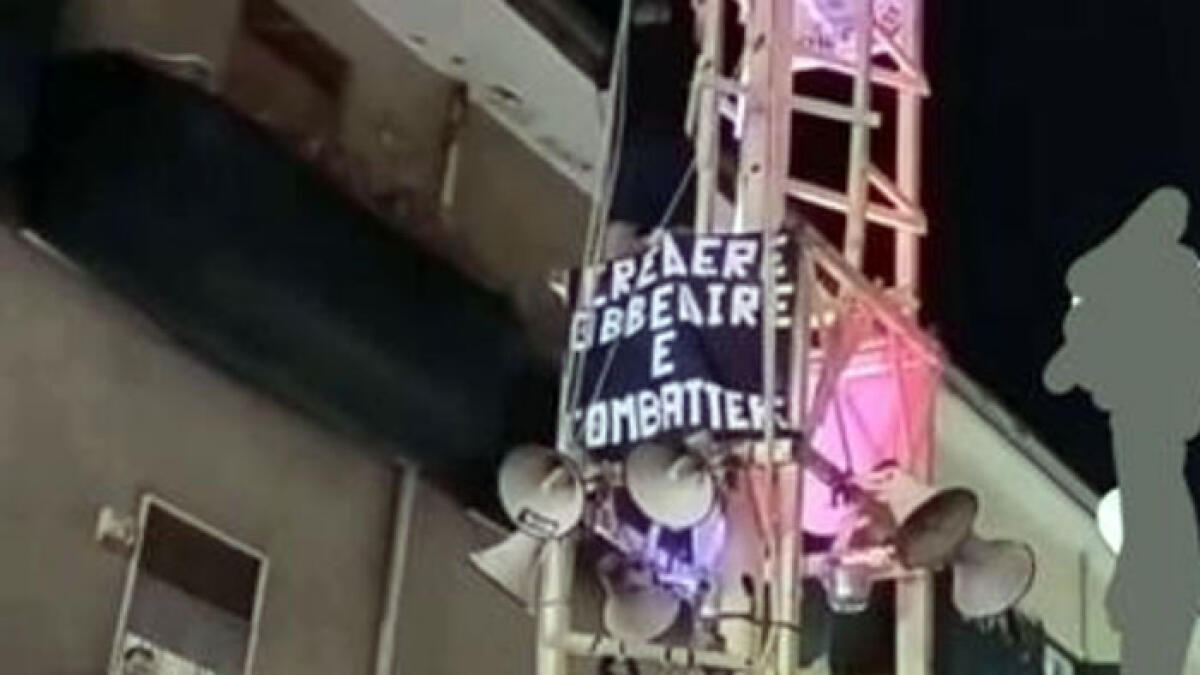 Gigli di Brusciano, esposto un motto fascista - 