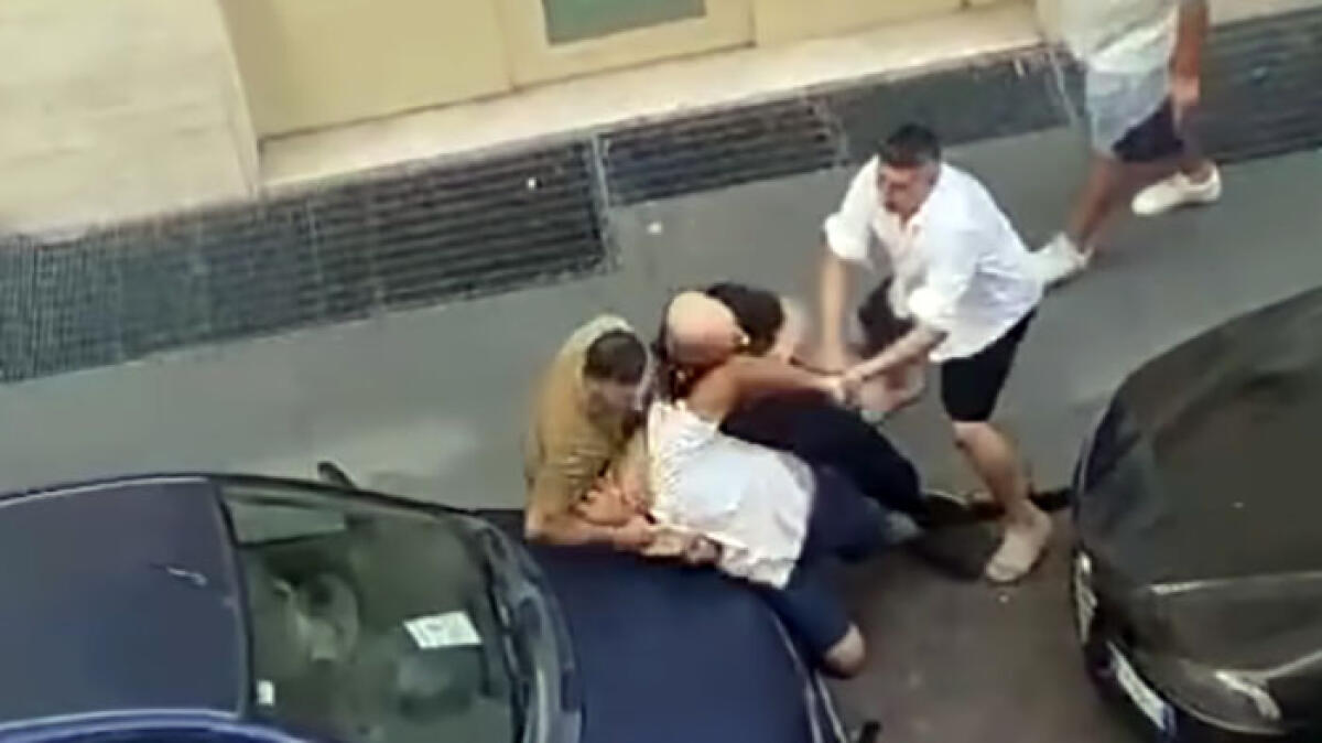 Maxi-rissa tra garagisti e turisti svedesi - 