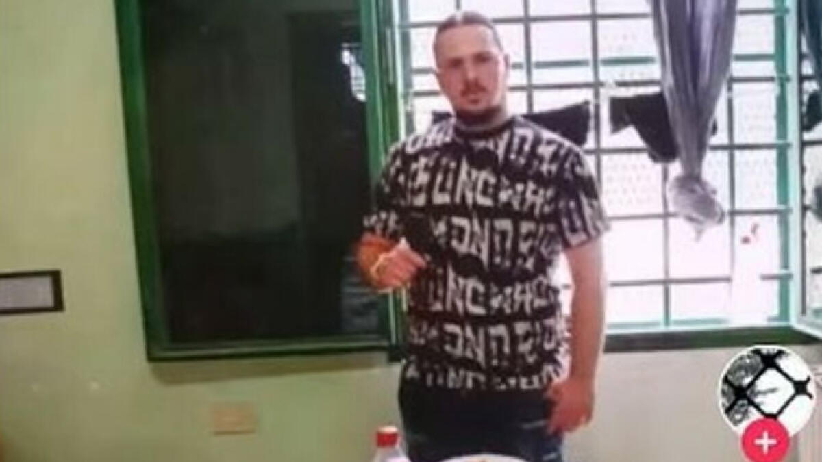 Il figlio del boss gira video in cella con la tavola imbandita - 