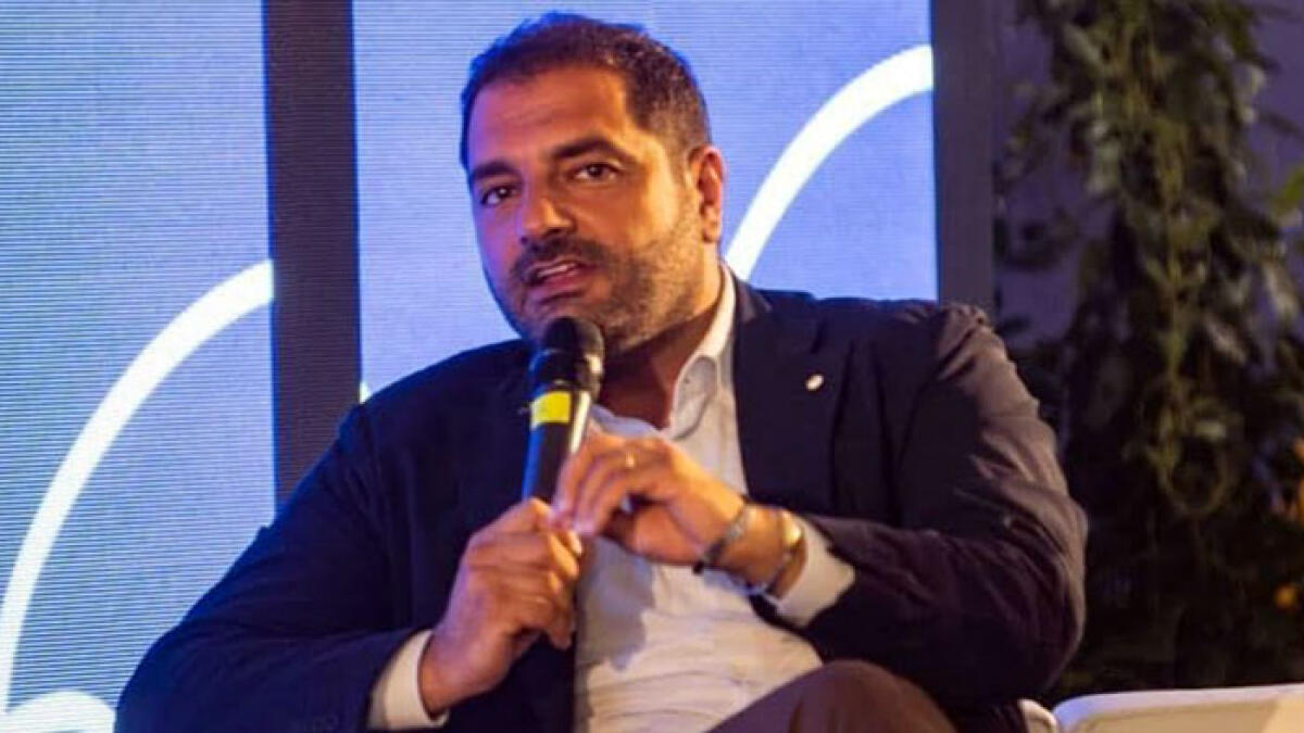 Il sindaco di Gragnano preso a schiaffi davanti al Comune - 