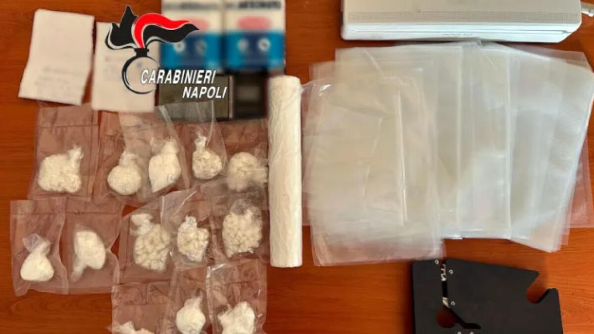 Scoperto con la droga nel portavivande dei bambini - 