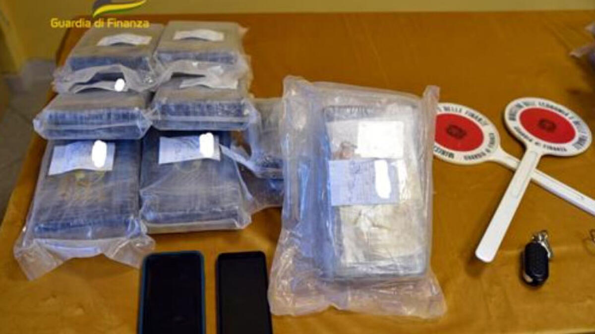 Sequestrata cocaina per 20 milioni di euro sull'A16 - 