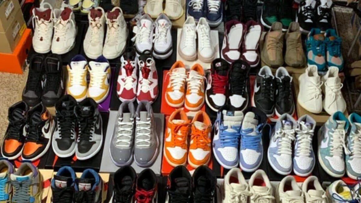 Bloccato in auto con 138 paia di sneakers contraffatte - 