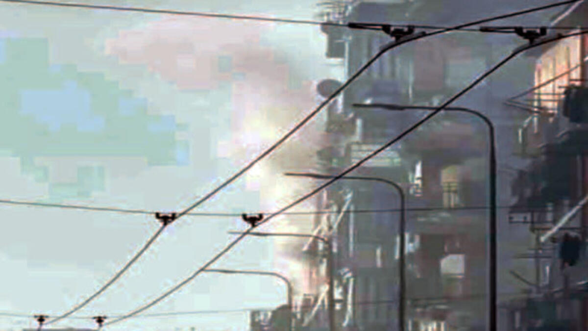 Casa in fiamme, muore asfissiato - 