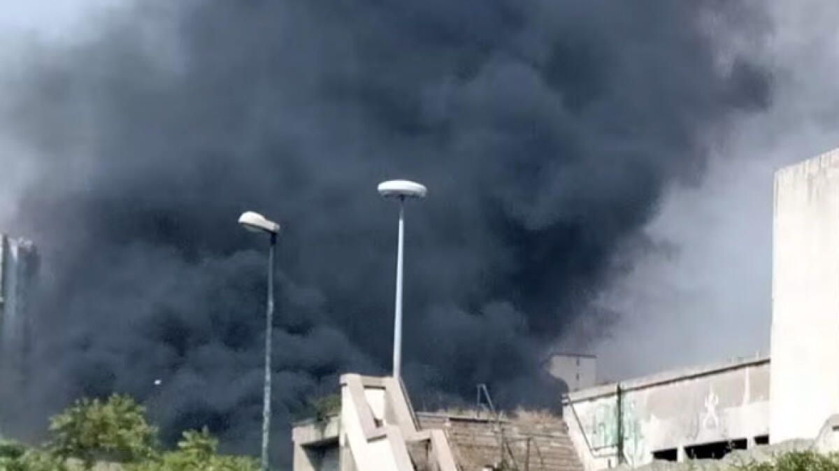 Grosso incendio al Centro direzionale - 