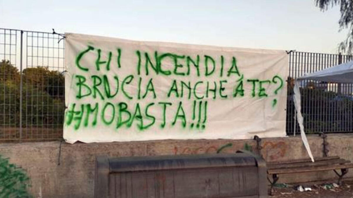 Incendi sul Vesuvio, protesta in corso - 