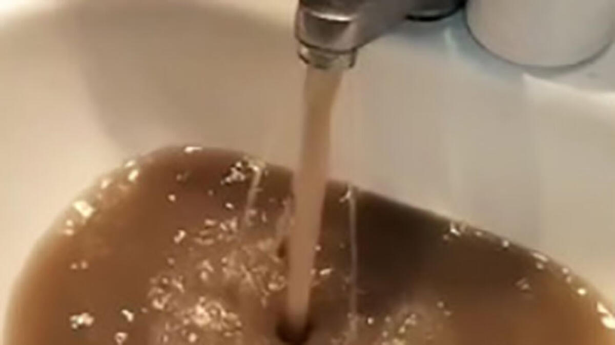 Acqua sporchissima dai rubinetti: allarme a Scafati - 