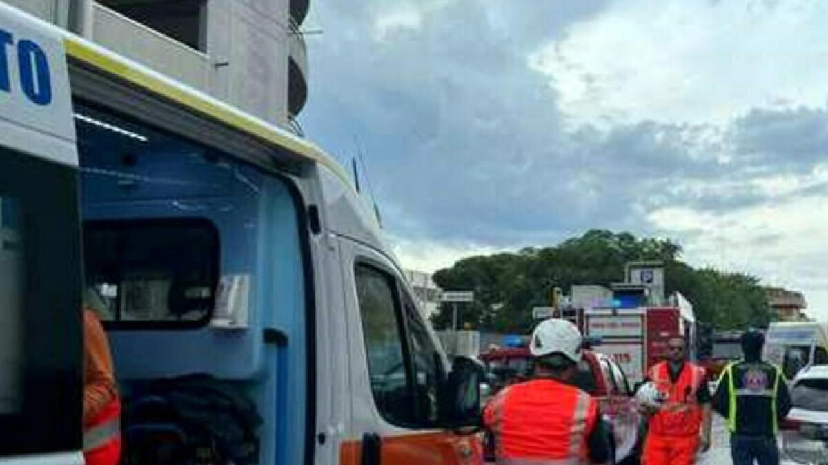 Senza vestiti e con segni di lotta, donna trovata morta in casa - 