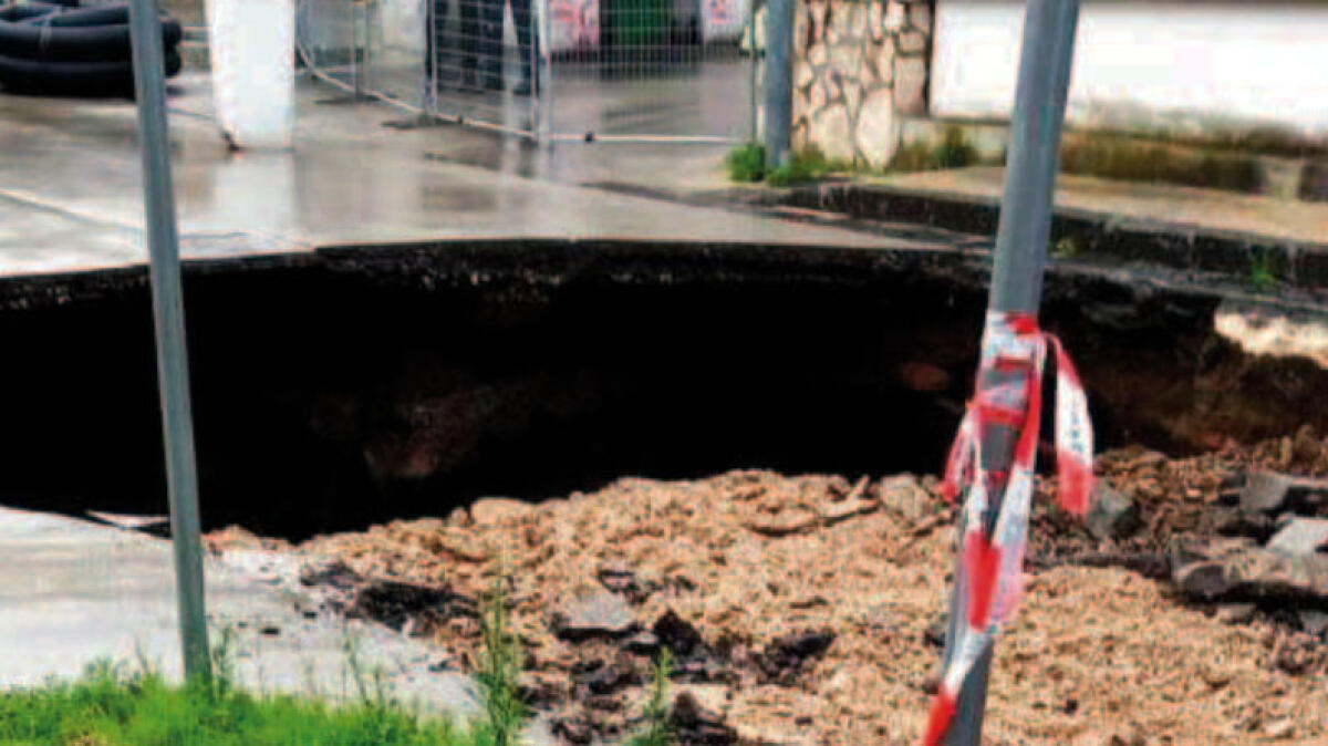 Grossa voragine nel Napoletano - 