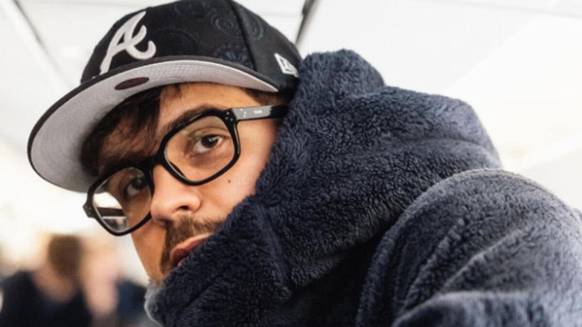 Scatta una foto a Geolier (sempre disponibile con i fan): buttafuori lo manda in ospedale - 