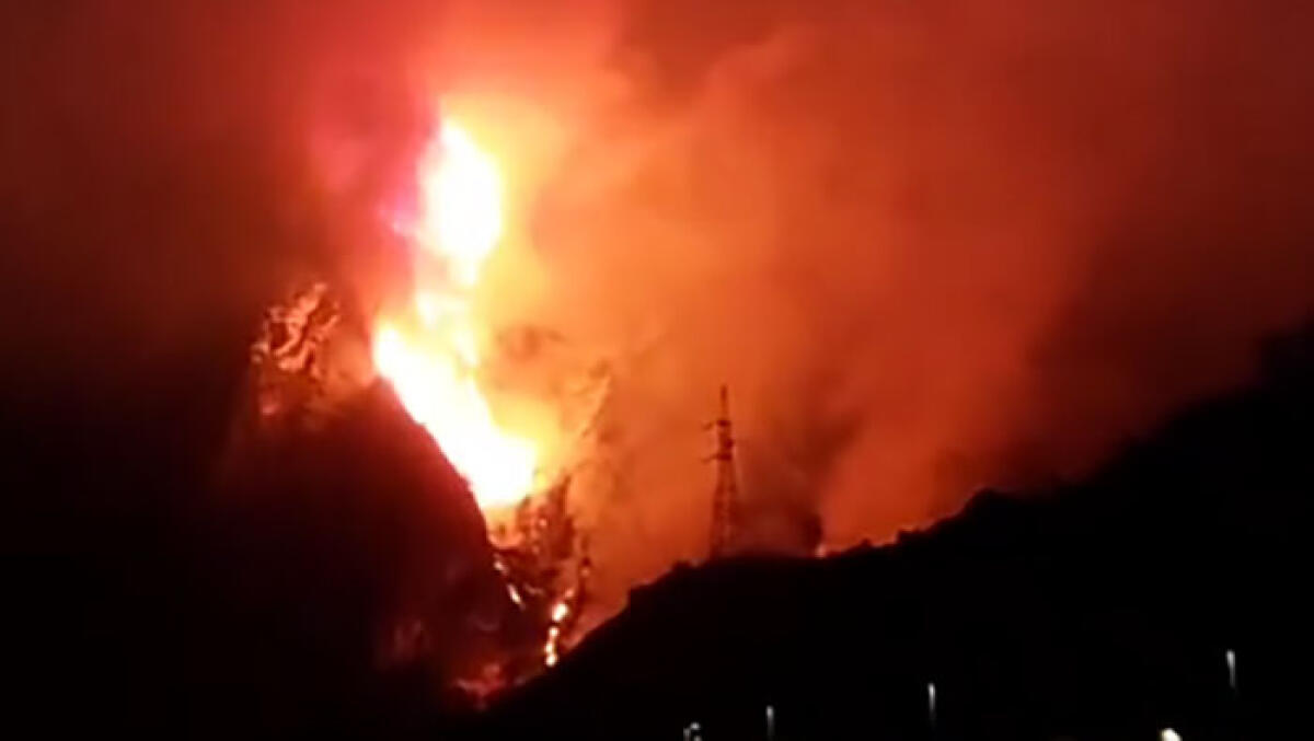 Fiamme anche sui Monti Lattari, scende in campo il prefetto - 
