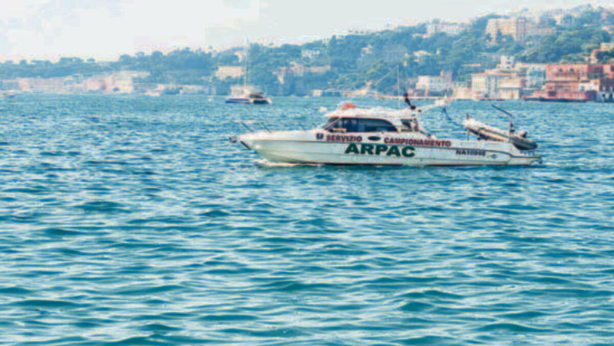 Napoli e Torre, tutti in mare nonostante il divieto - 