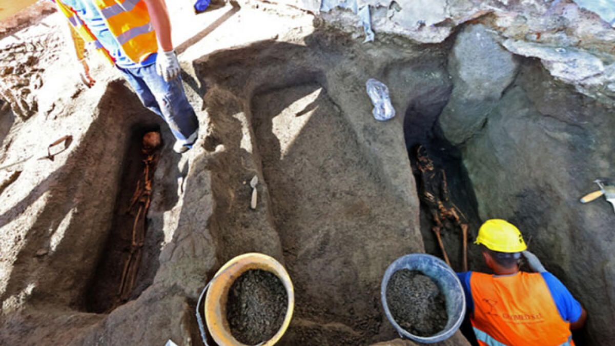 Lavori della Circum a Pompei, scoperta una necropoli - 