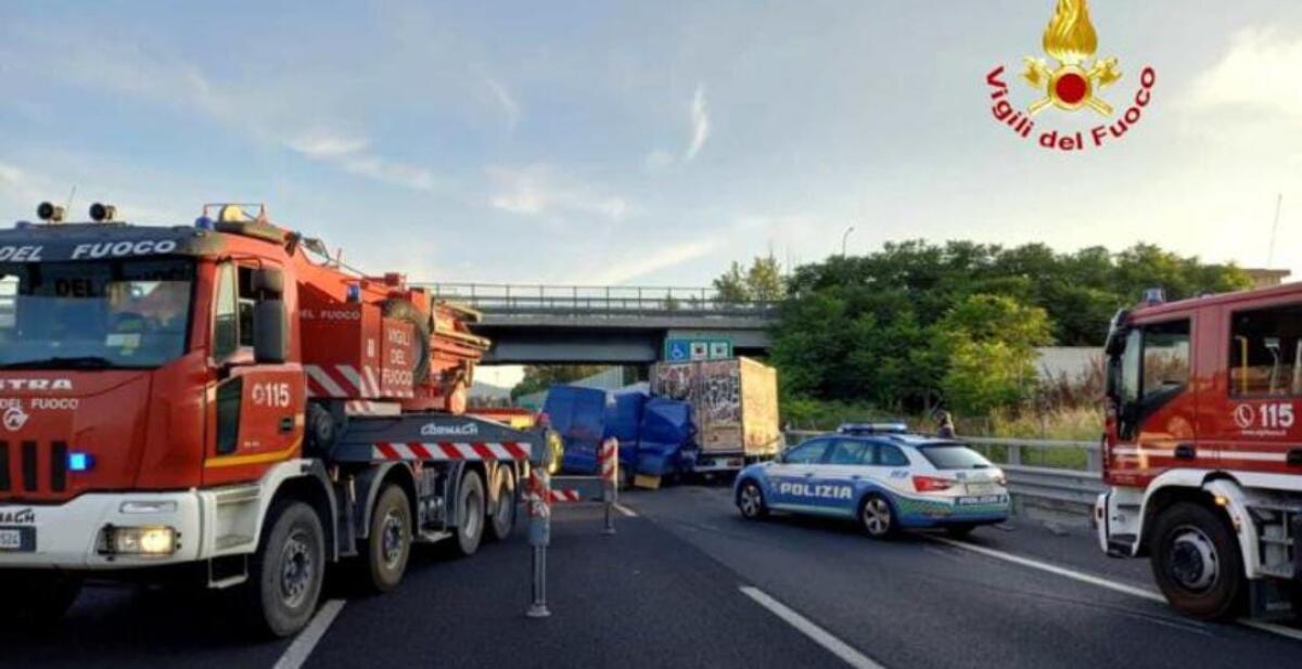 Schianto sull'A30: muore un uomo di Palma Campania, tre feriti - 