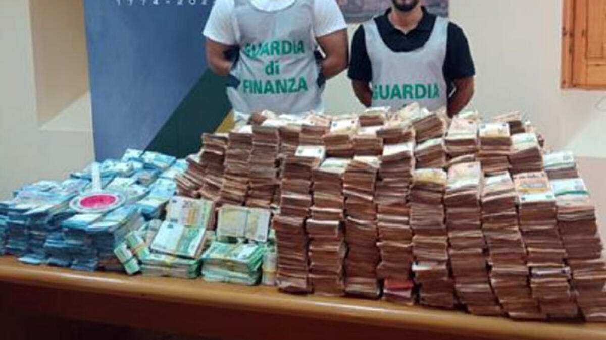 Trovati 8 milioni di euro a casa di un medico di Pompei GUARDA IL VIDEO - 