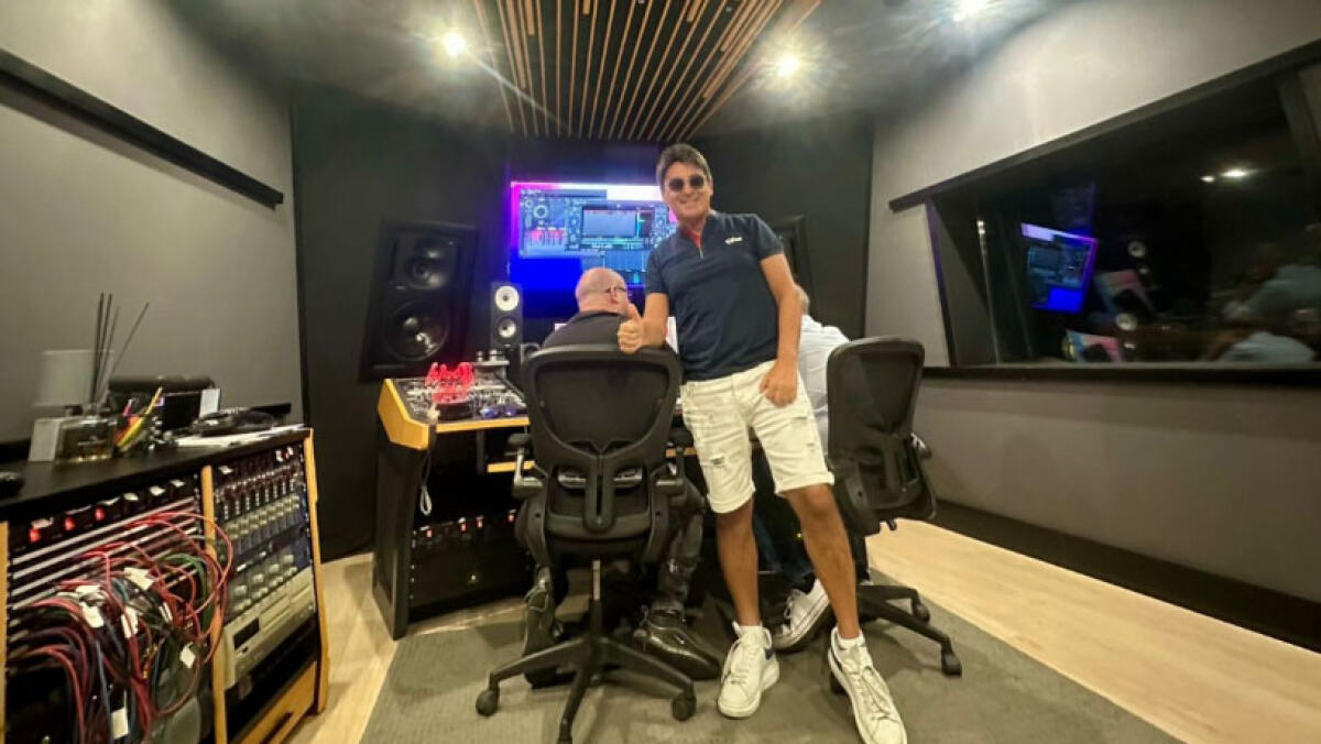 “Gennaro Esposito nato netturbino”, le canzoni di Felice Romano per pulire l’animo dalle cattiverie - 