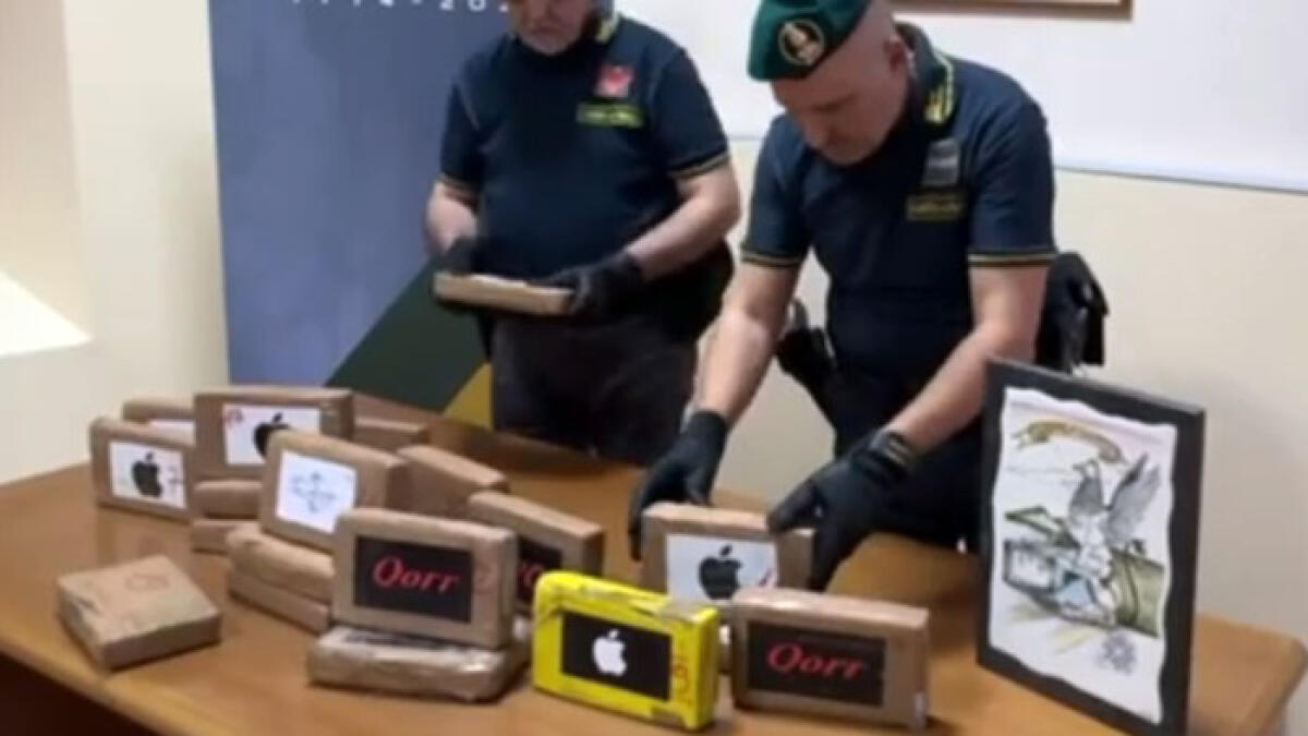 Dai Paesi Vesuviani a Napoli: nel furgone 3 milioni di euro di cocaina - 