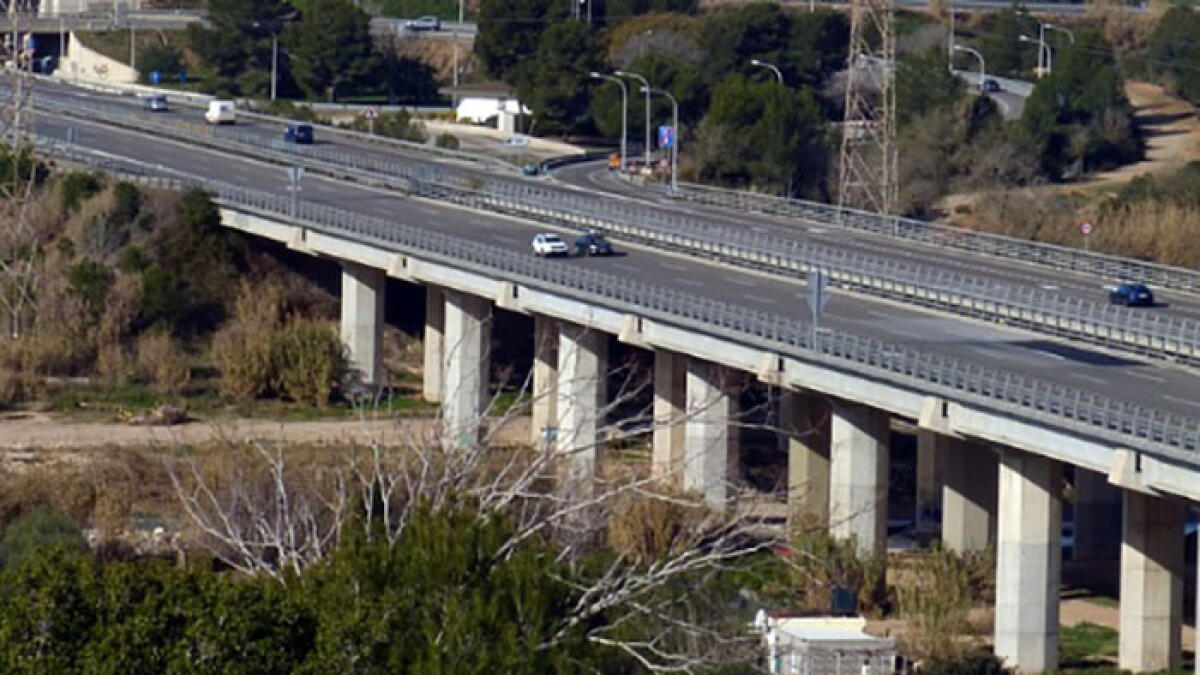 Lascia un biglietto e si lancia dal viadotto - 