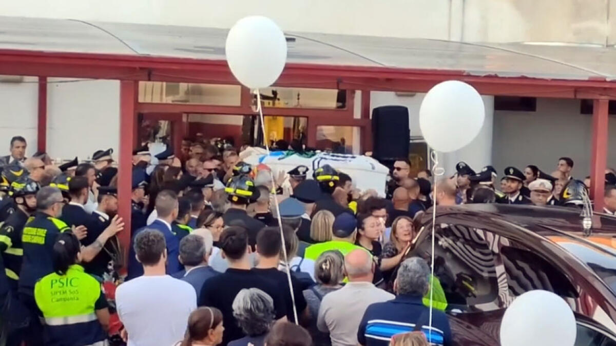 Un fiume di palloncini bianchi a Saviano per mamma Enza ed i piccoli Giuseppe e Autilia - 
