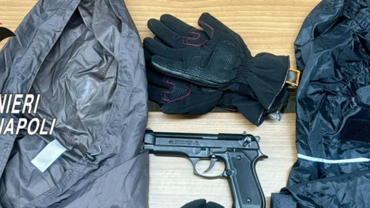 Minori in fuga sullo scooter, trovati con pistola e kit dei rapinatori - 