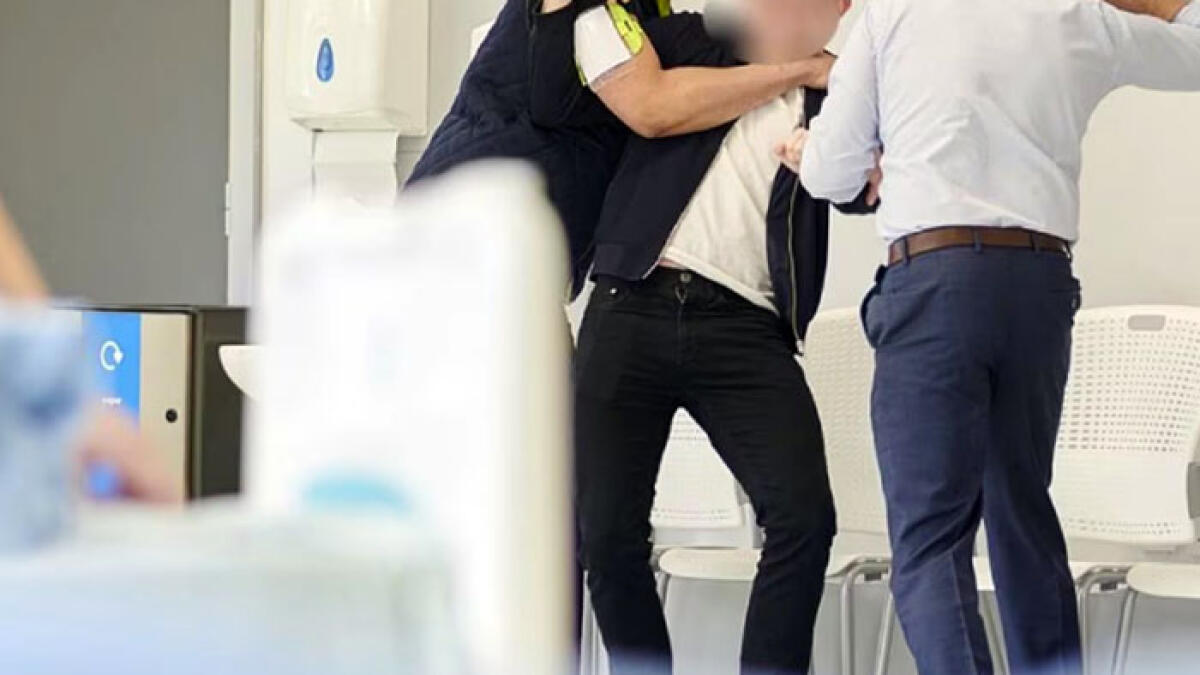 Villa dei Fiori, dottoresse ferite dai parenti di un paziente - 