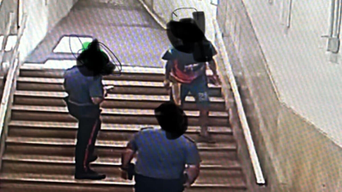 Tossicodipendenti perseguitano i passeggeri della Circumvesuviana - 