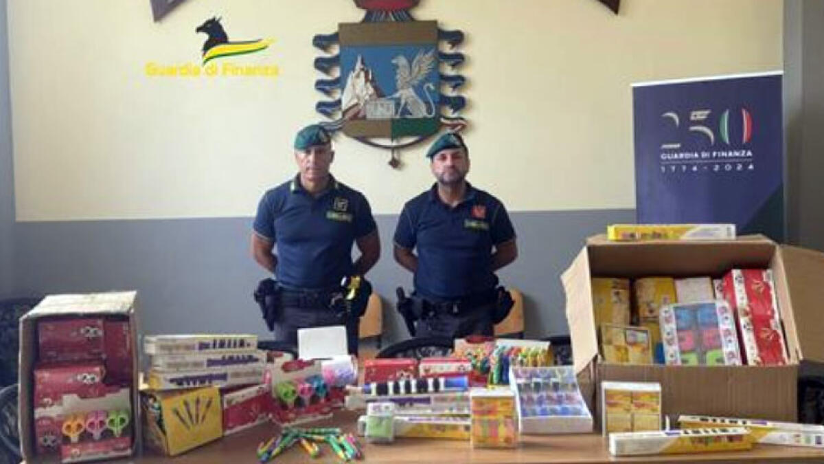 Articoli scolastici contraffatti: maxisequestro in diversi paesi vesuviani e del Nolano - 
