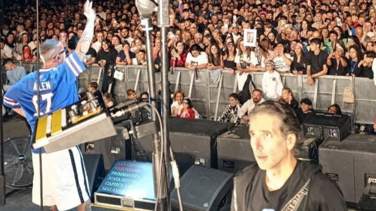 Fiera Vesuviana, Franco Ricciardi riempie la piazza. - 